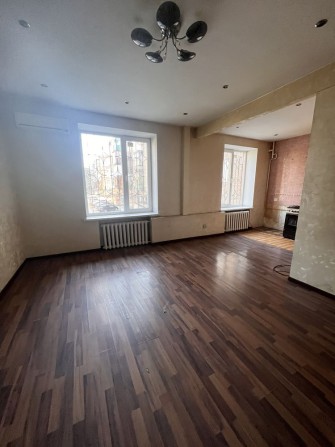 продам 2 кімнатну в центрі - фото 1