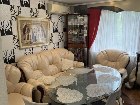 Продаж 3 к/к + гараж в дворі Площа Перемоги, пр. Миру Николаев