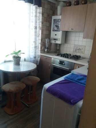 Продається чудова світла двохкімнатна квартира в центрі міста - фото 1