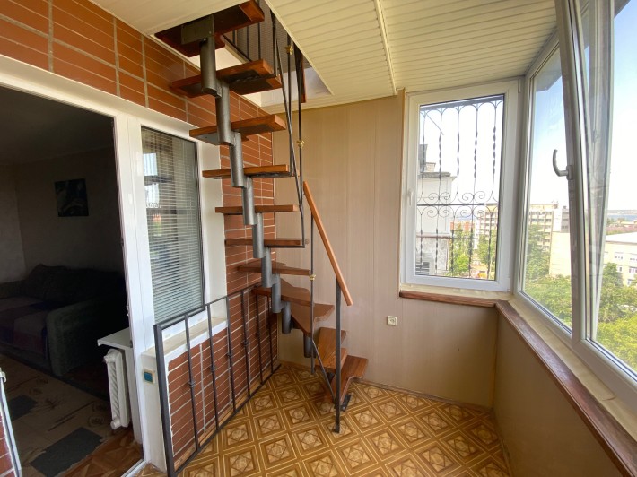 Продаж 2к/кв з додатковою кімнатою на мансарді в центрі міста (л1) - фото 1