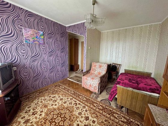 продаю 1 комнатную квартиру Космонавтов 98 Миколаїв