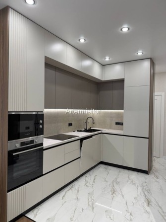 66 Жемчужина двушка 66м2 вид во двор и ипподром Кадорр Сити Краснова - фото 1