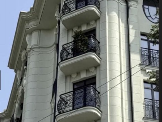 Центр города. Четырехкомнатная квартира.Газ. ЖК  Гимназист Одеса