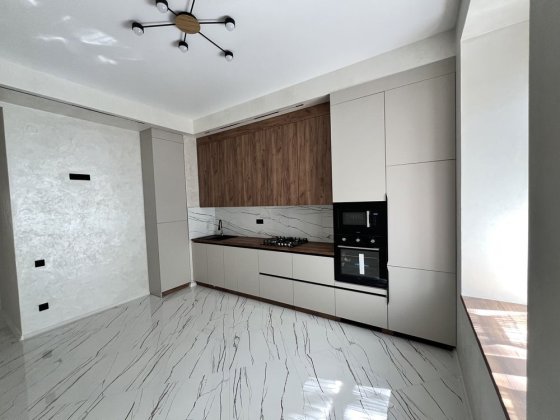 Продаж 3-х кімнатної квартири по вул. Шептицьких  Галицький р-н Львов