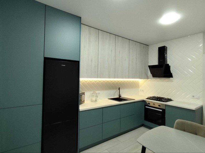 Продам евродвушку в ЖК Виа Рома с АГВ и большим балконом - фото 1