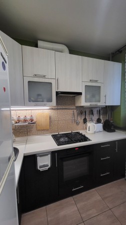 Продам 1 комнатную квартиру 41м2  ЖК Архитекторов 3 этаж  с газом - фото 1