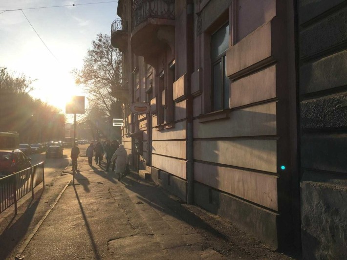 Нерухомість 6 кім. - початок Сахарова - 98,7кв.м - БЕЗ ремонту - фото 1