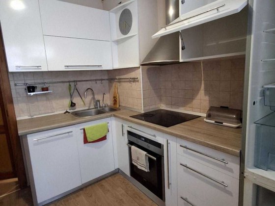 Классная 3 к.кв.с ремонтом,средний этаж"сотовый проект" возле ТЦ"Семья Одеса