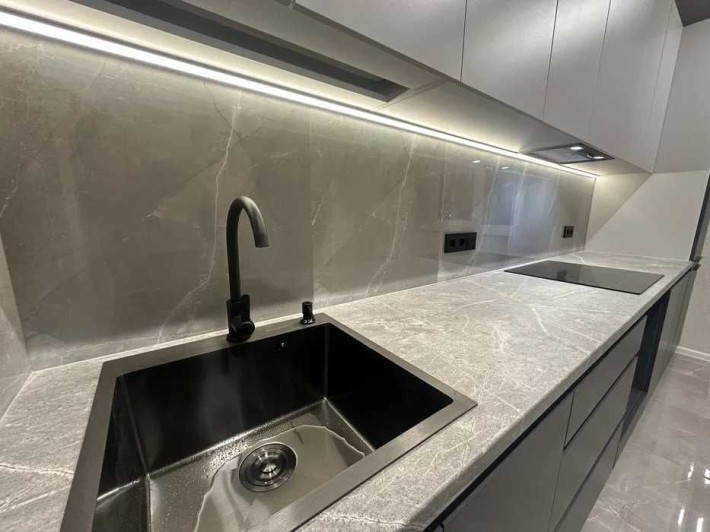 Продаю 2-к квартиру ЖК Гидропарк, метро Киевская, Героев Труда - фото 1