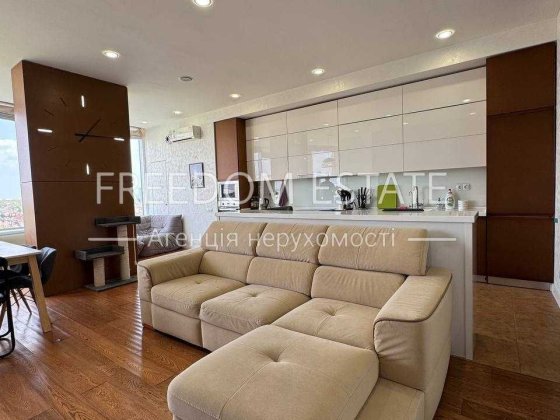 125 тыс.$ Квартира в центре 118 м2 с капитальным ремонтом / БОТ САД