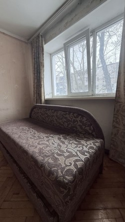 Продаже 2х ком. квартира с раздельными комнатами в центре Черемушек. - фото 1