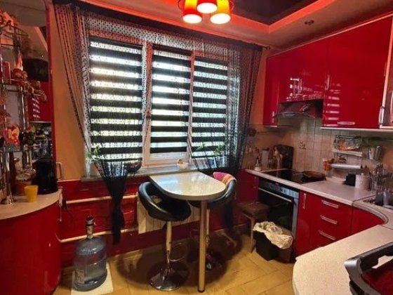 Продам 4 комнатную квартиру Жасминовий  бульвар Харків