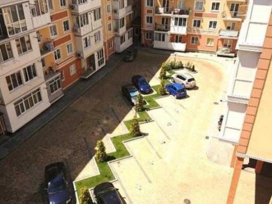 1-я квартира , с ремонтом, на Таирова, с индивидуальным отоплением. Одеса