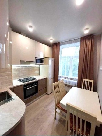 Продам 3х комн квартиру м 23 Августа 5/9 с капит ремонтом - фото 1