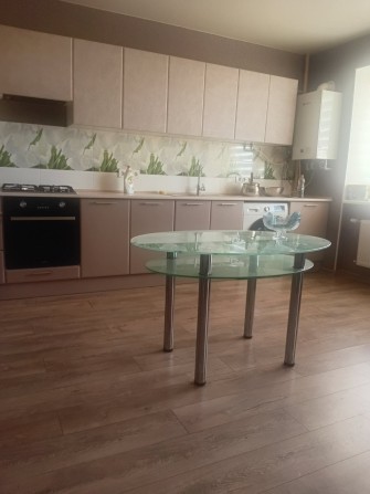 Евродвушка с ГАЗОМ и евроремонтом | кухня 27 м² | ЖК Одесская Чайка - фото 1