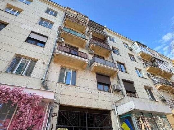 Продам 3-кімнатну квартиру в сталінці в самому центрі! Одеса