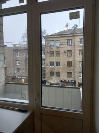 Продам 2 комнатную просторную квартиру,метро Бекетова 5 минут. - фото 1