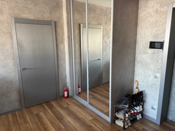 Продаж 2-кімнатна квартира 70 м2, О. Мишуги 2, метро Позняки 5 хв Киев