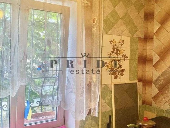 .Простора трикімнатна квартира Троєщина низький поверх! Киев