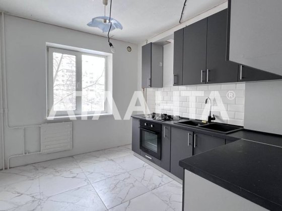 Продаж 3-кімнатної квартири біля метро Героїв Дніпра Киев