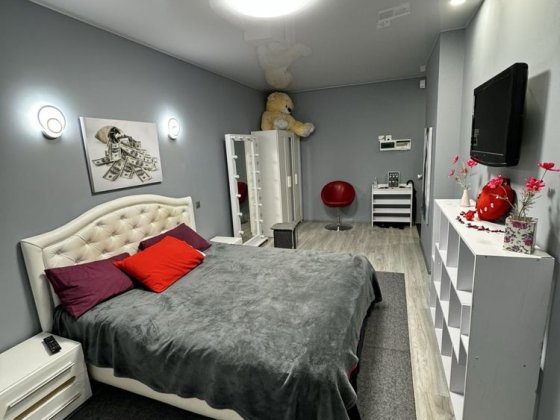 Продам 1 к ремонт новий будинок Рейгана 40 ТРЦ Район  власник без % Киев