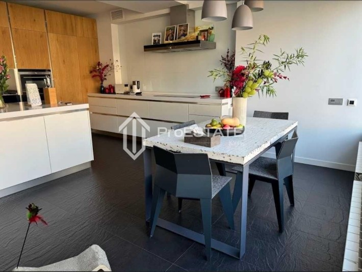 3х кімнатна О.Екстер, 9 (130 м2) 3 поверх Троєщина - фото 1