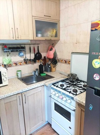 Продам 2-х кім.кв., 2\9, вул. Мілютенка 11, метро Лісова - 10хв.пішки - фото 1