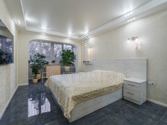 Без% Продається 5-к квартира, 147 м² на вул. Івана Миколайчука, 3 Киев