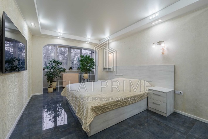 Без% Продається 5-к квартира, 147 м² на вул. Івана Миколайчука, 3 - фото 1
