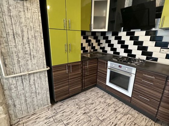 Продам однокімнатну квартиру ЖК. Лісова Казка ВЛАСНИК . Метро лісова Київ