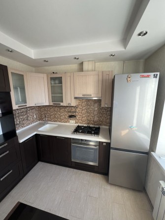 Затишна 2-к квартира 52 м² вул. Сержа Лифаря 17 - фото 1