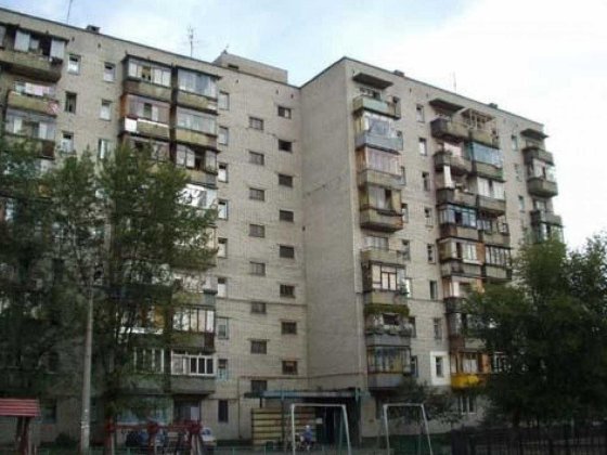 Ялтинская 9 а, Дарницький рн, продаж 1к квартири  під ремонт Київ