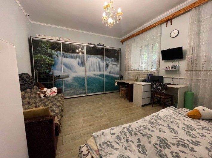 Фасадний вхід з Грушевського. Продаж півквартири в цоколі - фото 1