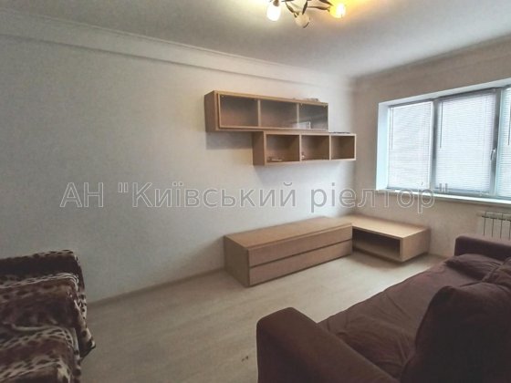 Продаж 2-кімнатної квартири Райдужний масив, пр-т Воскресенський 9Б Київ