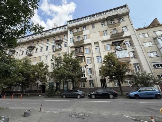 Продаж 3-к квартира 72 м2 вул. Липська 19/7 Печерськ Метро Арсенальна Киев