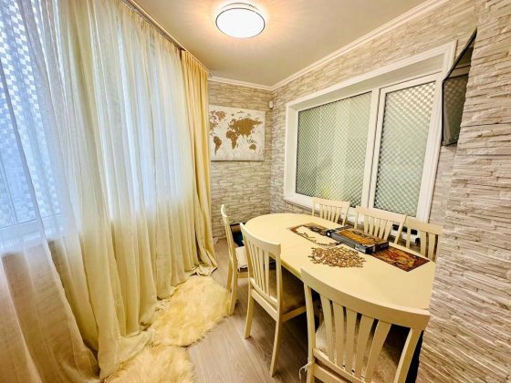 Простора 4-к квартира 100 м² на першому поверсі! Петра Григоренко 36 Киев