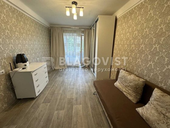 Продаж 3 к кв Тичини Київ