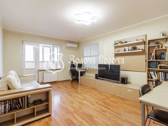 Квартира, 2к. Гарний стан. Бориса Гмирі, 1/2, Осокорки, Дарницкий р-н Київ