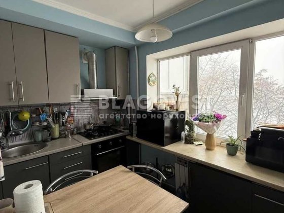 Продаж 3-к квартири Харківське шосе, 21/3  м.Харківська Киев