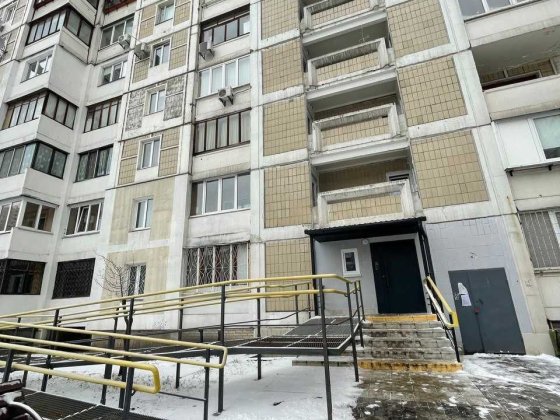 Продаж 4-к квартири на Срібнокільській Київ