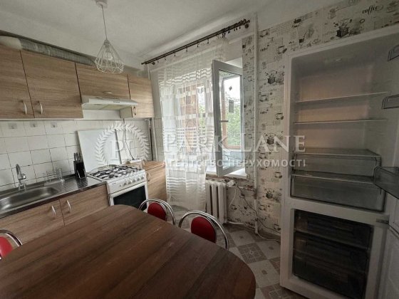 Тичини 3 Продаж 3 кімнати Березняки Дніпровська набережна Киев