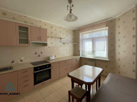 До метро 2-хвилини !!! Продаж квартири 50 м2 на вул. Олександра Мишуги Київ