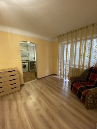 Газ. 3 этаж. Продам 1 комн. квартиру. Новая Дарница. - фото 1