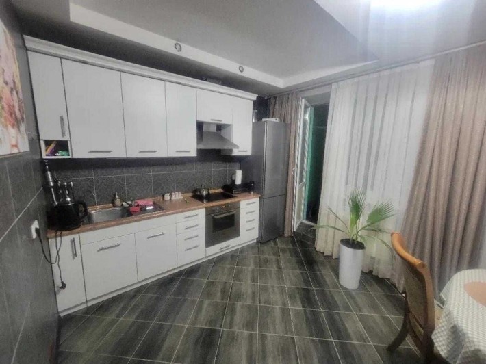 Пропонується 2х кімнатну квартира, площею 82 кв.м - фото 1