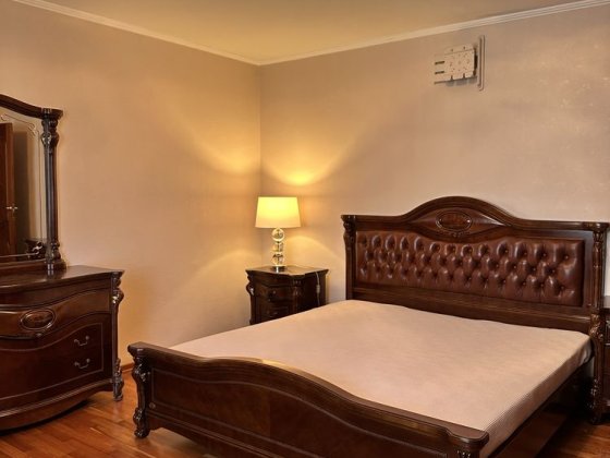 Є резервне живлення 2 кімн. біля Парку Перемога м. Дарниця + паркінг Киев