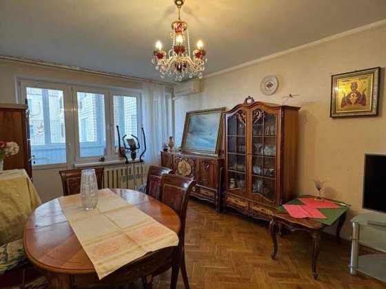Продаж, 4 ком. кв. Печерський р-н, вул. Суворова 11, Без комісії. Киев