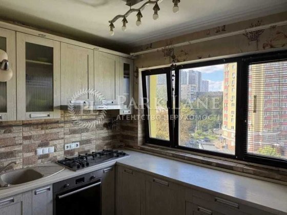 3-кімнатна квартира 62м², ремонт, Голосіївська 16, Деміївська Київ