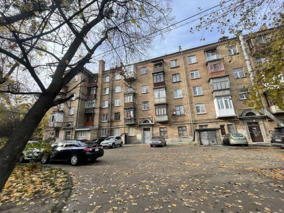 Продаж трикімнатноі Киів , вулиця Леоніда Каденюка ( Гагаріна) Киев