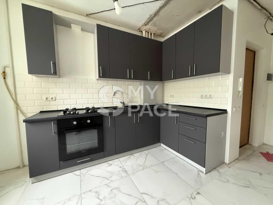 Трикімнатна з ремонтом, метро 2хв, вул. Героїв Дніпра 32б Київ