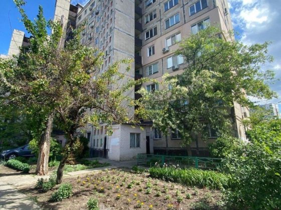 Продаж квартири 3к Левка Лук`яненка, 2Б м.Мінська Київ Киев